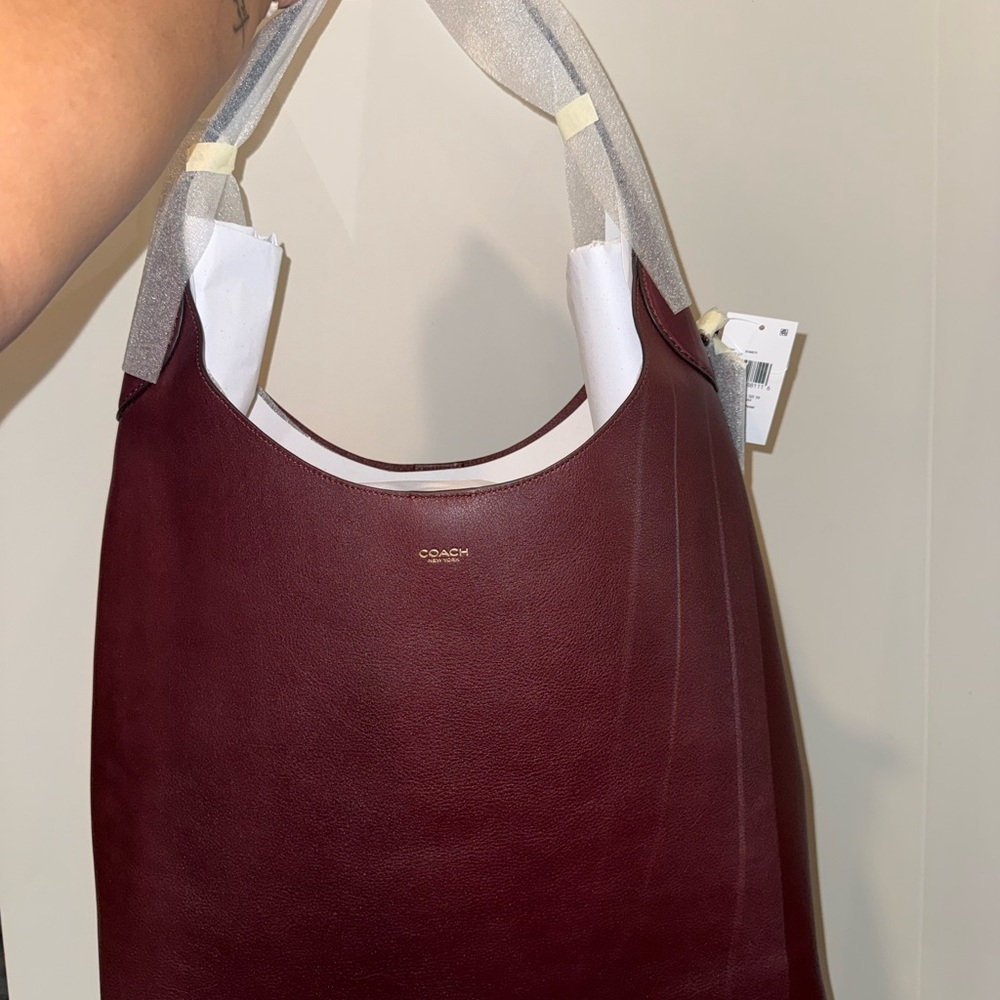 COACH Brooklyn 39 Merlot